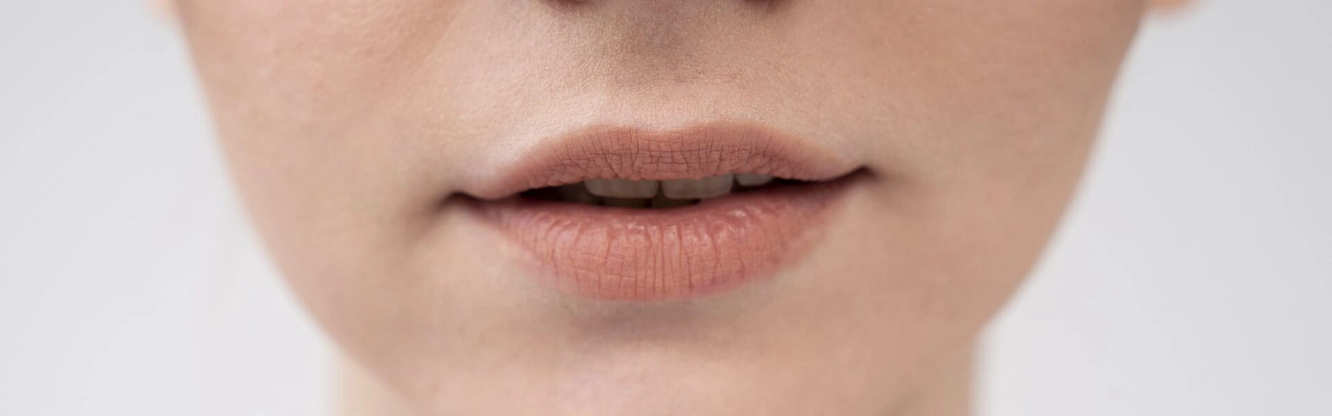 Dry lips: definition, causes and effective solutions